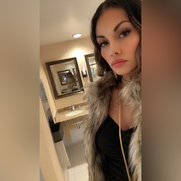 Meet your Posher, Maria - Picture 1 of 1